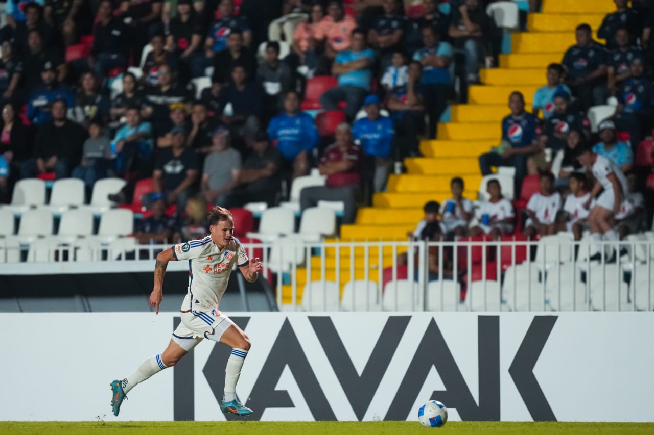 TEGUCIGALPA, HONDURAS - FEBRUARY 19: FC Cincinnati during a Concacaf Champions Cup match against FC Motagua on February 19, 2025 at Estadio Nacional in Tegucigalpa, Honduras.