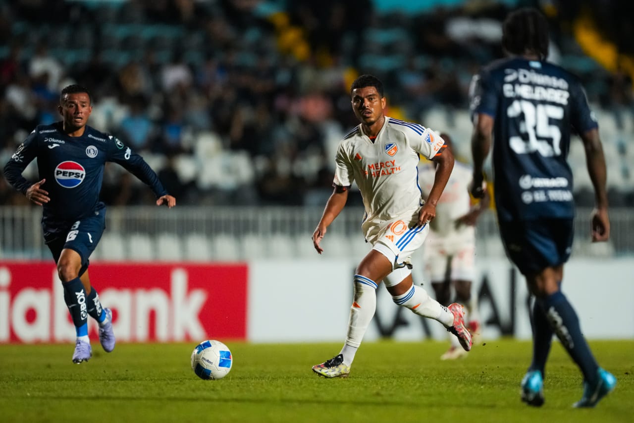 TEGUCIGALPA, HONDURAS - FEBRUARY 19: FC Cincinnati during a Concacaf Champions Cup match against FC Motagua on February 19, 2025 at Estadio Nacional in Tegucigalpa, Honduras.