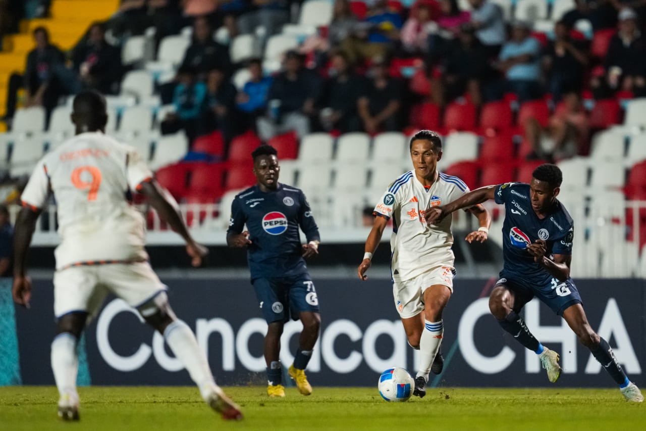 TEGUCIGALPA, HONDURAS - FEBRUARY 19: FC Cincinnati during a Concacaf Champions Cup match against FC Motagua on February 19, 2025 at Estadio Nacional in Tegucigalpa, Honduras.