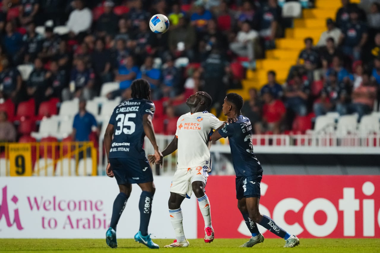 TEGUCIGALPA, HONDURAS - FEBRUARY 19: FC Cincinnati during a Concacaf Champions Cup match against FC Motagua on February 19, 2025 at Estadio Nacional in Tegucigalpa, Honduras.