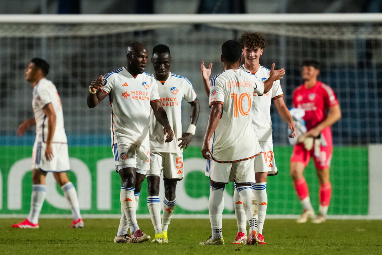 TEGUCIGALPA, HONDURAS - FEBRUARY 19: FC Cincinnati during a Concacaf Champions Cup match against FC Motagua on February 19, 2025 at Estadio Nacional in Tegucigalpa, Honduras.